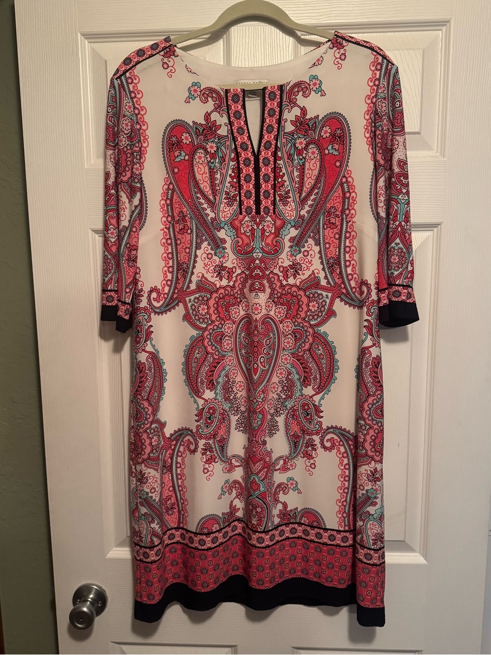 Sandra Darren Sz 16 Off White Midi Shift with Pink & Turquoise Paisley Dress